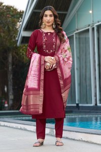 Conjunto de Kurta de Viscosa y Seda para Mujer con Bordado a Mano y Dupatta de Seda Muselina con Estampado Digital, Ropa al por Mayor - Product Image 1