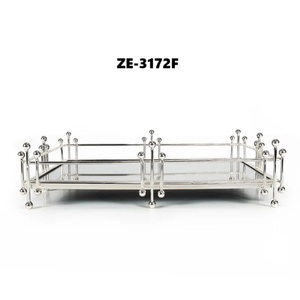 Plateau en métal artisanal en aluminium contemporain pour la cuisine moderne, la salle à manger, le salon, le bureau et la décoration d'hôtel - Métal élégant - Product Image 1