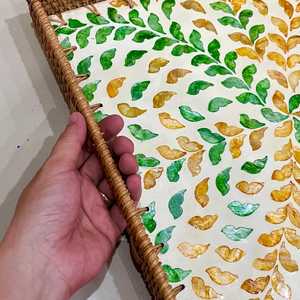 Plateau en rotin fait main de luxe avec incrustation de nacre, élégant plateau de service tissé en mosaïque de coquillages pour une décoration élégante de la maison et de la table - Product Image 3