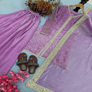 Ensemble haut et pantalon palazzo VASTRA COTTAGE en pure soie avec manches brodées de sequins, rivets et perles, et dupatta brodée sur quatre côtés - Product Image 1