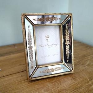 Cadre photo miroir doré de style vintage de luxe avec verre gravé floral antique élégant pour une décoration élégante de la maison et du bureau - Product Image 1