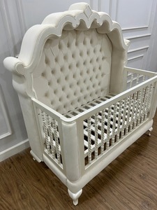 Lit bébé en bois massif de haute qualité avec dossier rembourré et tiroirs de rangement – Fabricant de meubles pour chambre d'enfant en gros - Product Image 3