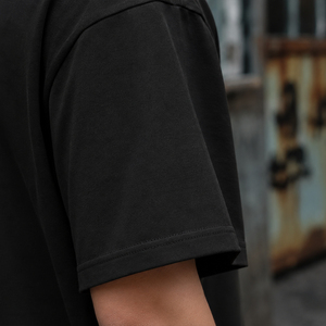 Camiseta Negra Personalizada de Algodón 100% de 230g, Cuello Redondo, Manga Corta, Estilo Urbano, Hombros Caídos, Hecha en Pakistán - Product Image 2
