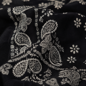 Bandana en coton noir audacieux pour hommes et femmes, foulard unisexe à motif Paisley pour le streetwear quotidien, les voyages, les festivals et les usages quotidiens ! - Product Image 6