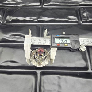 Broche Escocés Premium de Plata con Cabeza de Ciervo y Marco con Patrón de Cardo y Piedra de Cristal Púrpura para Uso Tradicional - Product Image 6