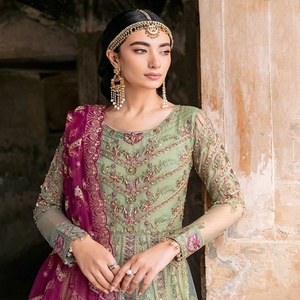 Mousseline de soie de luxe brodée à la main 3 pièces pour femmes Collection de mariage indien pakistanais Ramsha Volume Prêt-à-porter - Product Image 2