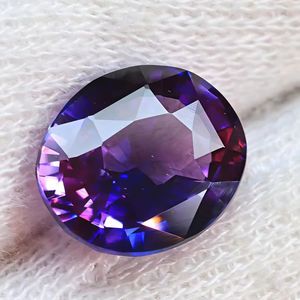 Saphir bi-colore de laboratoire 14x10mm, facetté - Pierre synthétique de corindon de forme ovale, idéale pour elle - Product Image 2