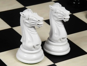 Juego de ajedrez soviético vintage de 1940 con piezas de ébano y madera de haya pintada, altura del rey de 4.0 cm, al mejor precio. - Product Image 3