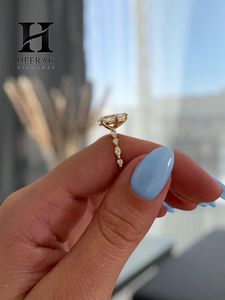 แหวนหมั้นเพชรทรงลูกแพร์เพาะเลี้ยงในห้องปฏิบัติการสุดหรู ทองคำ 14K 18K สีเหลือง ประดับเพชรทรงมาร์คีส์แบบคลัสเตอร์ วงแหวนแบบซ่อนรูปทรงลูกแพร์ - Product Image 6