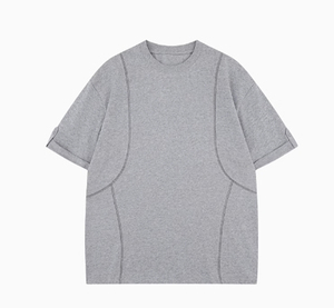 เสื้อยืดโอเวอร์ไซส์สีขาวผ้าฝ้ายแขนสั้นคอกลมแต่งขอบถักแบบเรียบง่ายสไตล์มินิมอลสำหรับผู้ชาย - Product Image 2