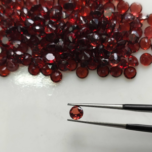 โกเมนสีแดงธรรมชาติ 4 มม. ทรงกลมเจียระไนแบบบริลเลียนท์ คุณภาพดีที่สุด พลอยเม็ดเดี่ยวสำหรับทำเครื่องประดับ - Product Image 1