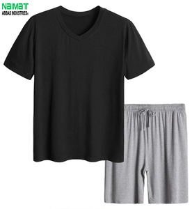 Conjunto de Pantalones Cortos Deportivos de Secado Rápido para Hombre, Color Sólido, Dos Piezas, Negro y Gris Oscuro, de Naimat Abbas Industries - Product Image 2