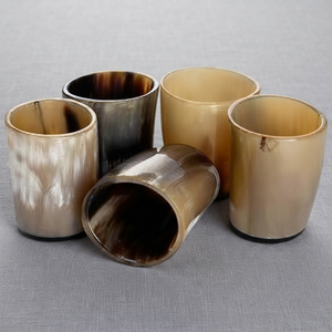 Vaso de chupito de cuerno de búfalo genuino y ecológico, forma natural, hecho a mano, para licor, artículos de bar rústicos de REHMAN CRAFT - Product Image 1