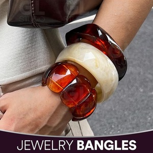 Pulseras de Resina Transparentes Brillantes y Mate, Elegantes Pulseras de Resina Hechas a Mano, Accesorios Elegantes para Mujer - Product Image 4