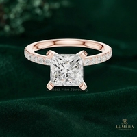 Bague de fiançailles en diamant de laboratoire Princess, sertie de quatre griffes au centre, avec bande demi-éternité délicate pavée, bague de promesse pour femme
