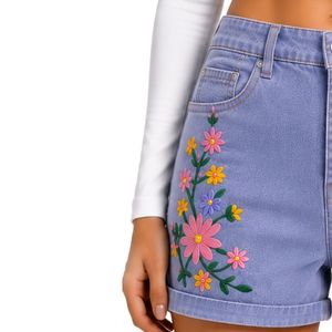 Shorts de Mezclilla de Cintura Alta para Mujer, Color Lavanda, con Bordado Floral Colorido, Shorts Casuales de Verano, Fabricante OEM ODM Personalizado - Product Image 3