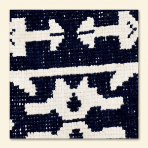 Tapis tribal en laine noire et ivoire tufté à la main, antidérapant, à motif géométrique répétitif, pour salon, chambre et hôtel - Product Image 4
