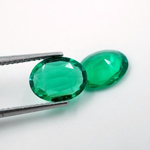 Paire de pierres précieuses d'émeraude colombienne cultivée en laboratoire, taille poire facettée (2,20 carats) (2 pièces) HAYAAT GEMS pour la fabrication de bijoux 9x7x3mm - Product Image 2