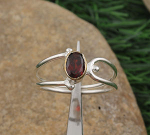 แหวนเงินแท้ 925 ประดับพลอยโกเมนสีแดง ดีไซน์เรียบหรู สำหรับผู้หญิง หินประจำเดือนมกราคม เหมาะเป็นของขวัญงานแต่งงานและงานปาร์ตี้ - Product Image 3