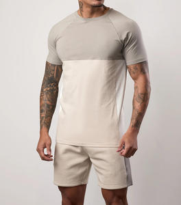 Ensemble T-shirt et short pour homme, personnalisé, respirant, à séchage rapide, avec empiècements contrastés, tenue de sport confortable en 2 pièces - Product Image 1