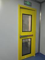 Porte de sortie incendie sans soudure pour salle blanche, grande fenêtre, barre anti-panique, construction en acier étanche, ouverture latérale électrique, garantie 1 an