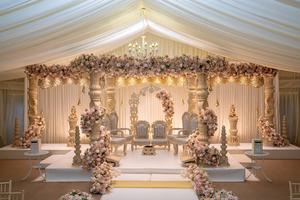 Mandap de Boda de Lujo Hecho a Medida con Pilares de Madera Artesanales, Mandap de Madera para Bodas Indias, Mandap de Madera Tallada de Lujo - Product Image 2