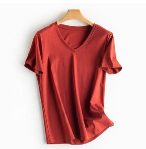 Camisetas Modernas Minimalistas al por Mayor, Camisetas de Verano de Algodón con Cuello en V para Mujer, Camisetas Lisas Teñidas con Bloques de Color Elegantes - Product Image 2