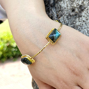กำไลข้อมือคุณภาพสูง ลาบราดอไรต์ทรงสี่เหลี่ยมธรรมชาติ หลายสี ประดับด้วยทองคำชุบ ดีไซน์เก๋สไตล์โบโฮ - Product Image 5