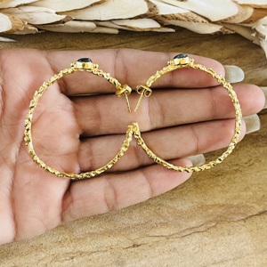 Dernières tendances : Boucles d'oreilles créoles texturées style bohème en laiton, plaqué or 18 carats, design géométrique minimaliste pour femmes, vente en gros/OEM/ODM - Product Image 4