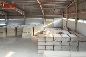 Panel de puerta 740 836 840 930mm de espesor 4mm puerta impermeable materia prima madera plástico compuesto para el Sudeste Asiático - Product Image 4