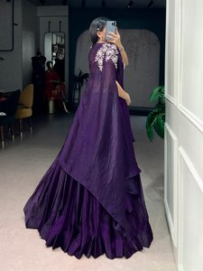 Lehenga Choli de Seda Morada Reversible y Elástica, Estilo Shrug, Hasta el Tobillo, para Bodas, para Mujer - Product Image 5