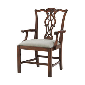 Fauteuil de salle à manger en bois antique au design contemporain, sculpté à la main, avec dossier ajouré et revêtement en lin, pour hôtel de luxe et villa - Product Image 1
