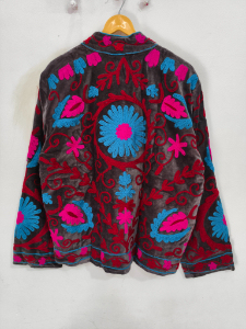 Veste en velours brodée Suzani multicolore, best-seller pour femmes, design floral respirant, confection artisanale, vêtements pour femmes. - Product Image 4