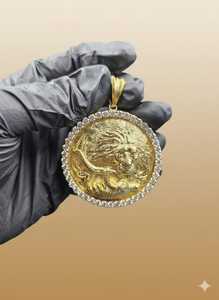 Colgante de Moneda Estilo Hip Hop con Diseño de León, Plata de Ley 925 Bañada en Oro, Colgante Iced-Out Bling para Rapper, Colgante de Moissanita VVS - Product Image 3