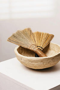 Escoba de hierba suave con mango de madera - Escoba TIGER portátil, ecológica y multifuncional con fibras de hierba mejoradas - Product Image 3