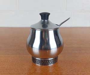โถใส่น้ำตาลโลหะดีไซน์หรูหรา พร้อมฝาปิดและช้อน สแตนเลสขัดเงา - Product Image 4