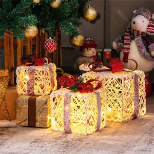 Decorazioni per Feste # # # #   Set di 3 Scatole Regalo Natalizie Floccate con 60 LED Bianco Caldo e Funzione Timer - Bianco+Rosso - Product Image 1