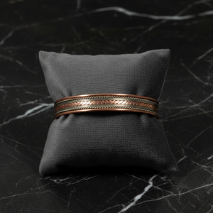 Bracelet manchette magnétique artisanal en cuivre et laiton - Bracelet thérapeutique pour soulager l'arthrite et les douleurs articulaires - Bijou bien-être en métal pour femme - Product Image 5