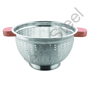 Passoire allemande de cuisine durable en acier inoxydable de haute qualité avec poignée en bois passoire alimentaire efficace - Product Image 1