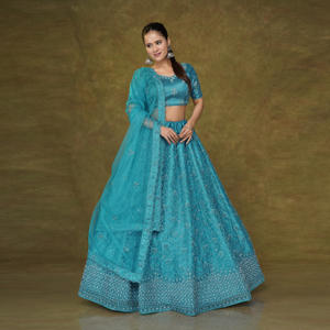 Ensemble Lehenga Choli en tulle avec broderie Resham complexe, jupe évasée royale, blouse ajustée et dupatta fluide, pour mariage et bal de promo, longueur ras du sol - Product Image 1