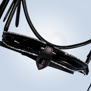 Bridon de dressage anatomique haut de gamme en cuir verni noir avec sangle de front et rênes ornées de cristaux argentés – Équipement équestre en gros - Product Image 3