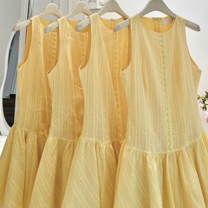 Robe Courte Plissée Coréenne OEM à Manches Volants, Boutons sur le Devant, Jupe Trapèze en Mousseline, Col Rond Semi-Transparent Brodé pour Femme – Collection Été - Product Image 2