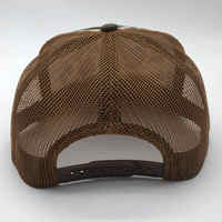 Casquette de baseball 5 panneaux personnalisée brodée en gros, avec dos en maille, visière plate, boucle argentée/cuivrée, ajustable, 100 % coton