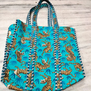 Sac fourre-tout matelassé en coton imprimé floral, le plus vendu, en coton doux, pour les acheteurs en gros à l'exportation, sac de transport réutilisable en tissu - Product Image 1