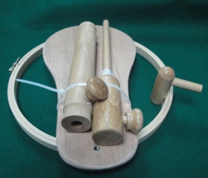 Aro de madera con esquinas redondeadas NF0004 con soporte, soporte de aro de madera con anillo ajustable para uso en bordado y manualidades. - Product Image 3