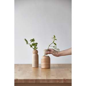 Vase en bois design contemporain pour la décoration intérieure, pièce d'art artisanale en bambou et en bois - Product Image 1