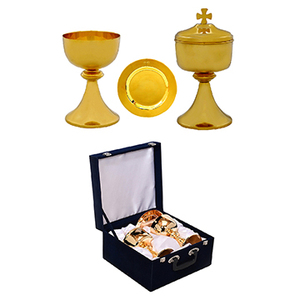 Juego de Cáliz, Ciborio y Patena con Grabado de Cruz y Caja |   Juego de Comunión Chapado en Oro – DOUBLE VEE EXPORTS - Product Image 1