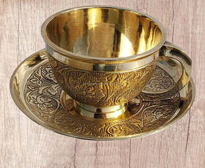 Taza y Platillo de Latón Inspirados en la Realeza con Superficie Lisa y Brillante y Diseño Ligero para una Elegancia Diaria - Product Image 5