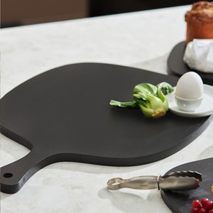 Planche à découper carrée en bois de haute qualité avec poignée, finition noire, plateau de service pour fromage, idéal pour la cuisine, fabriquée au Vietnam - Product Image 2