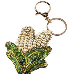 Porte-clés artisanal en toile de coton perlé, lettres brodées de perles de rocaille vertes, bleues et blanches, décoration de Noël et du Nouvel An chinois - Product Image 2